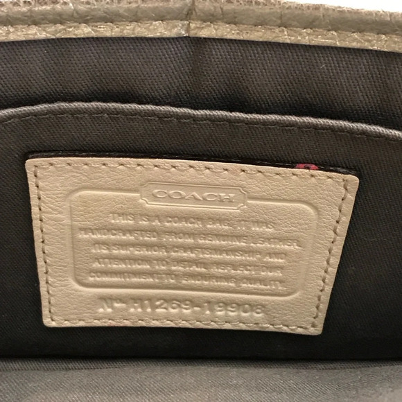 Coach metallic vintage turnlock - Picture 3 of 6